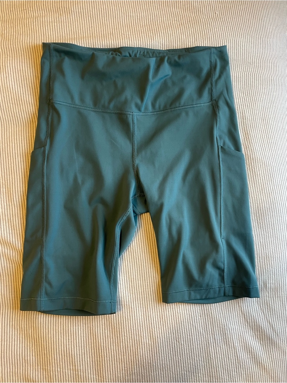 Athleta Ultimate Stash 9" Shorts Teal Medium - Picture 2 of 5